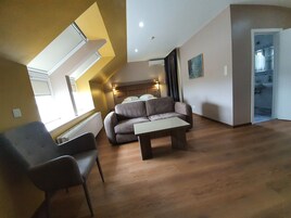 Chambre Familiale Deluxe | Escrivaninha, cortinas blackout, quartos à prova de som