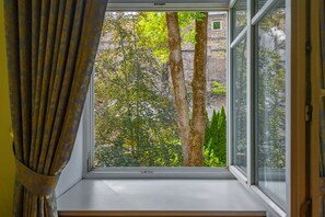 Standard Double Room | Courtyard view - Grotthuss Boutique Hotel (Vilnius)