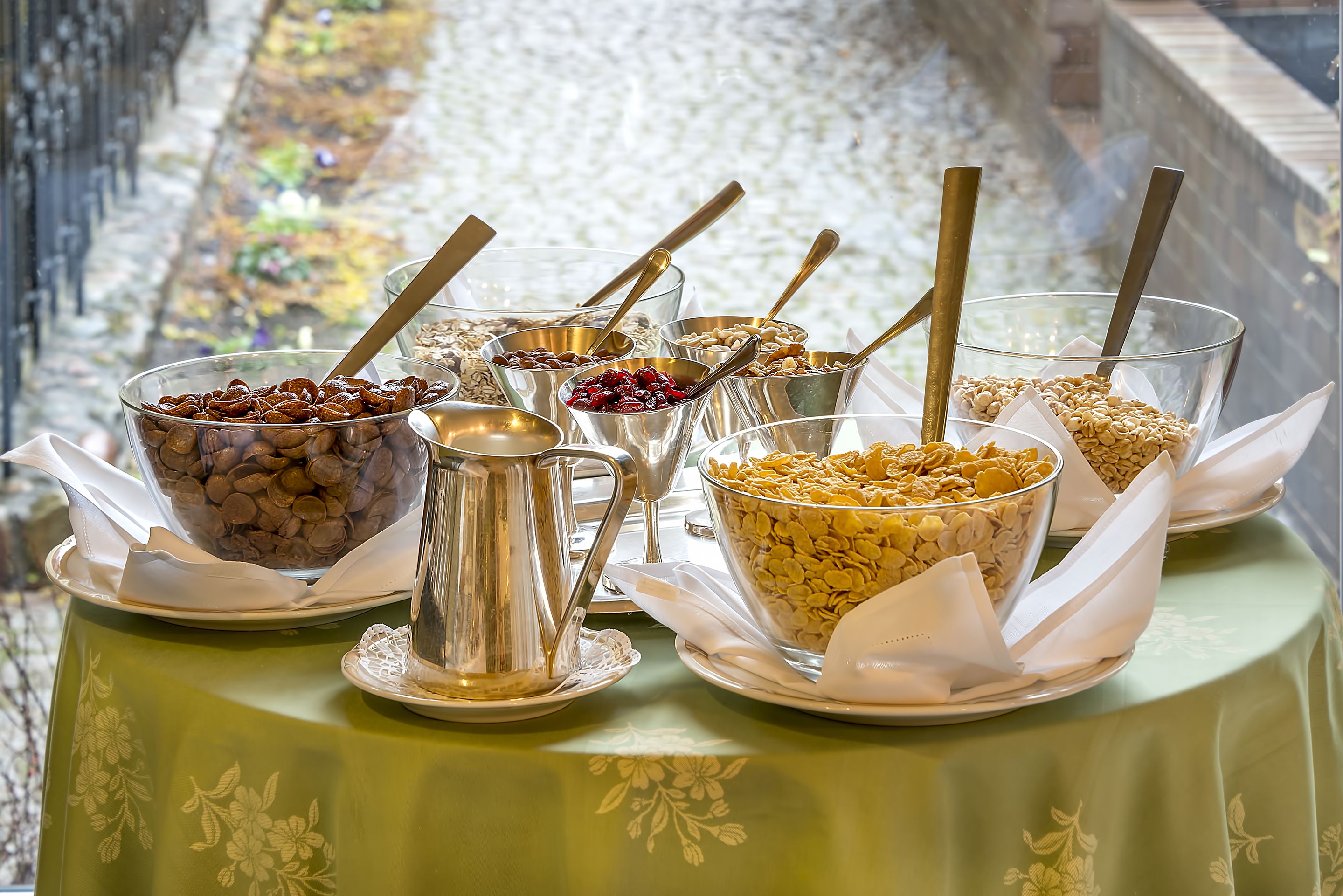 daily continental breakfast (eur 20 per person)