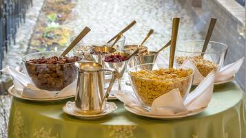 Daily continental breakfast (EUR 20 per person)