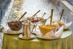 Daily continental breakfast for a fee - Grotthuss Boutique Hotel (Vilnius)