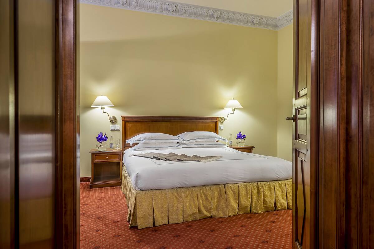 Egyptian cotton sheets, premium bedding, down comforters