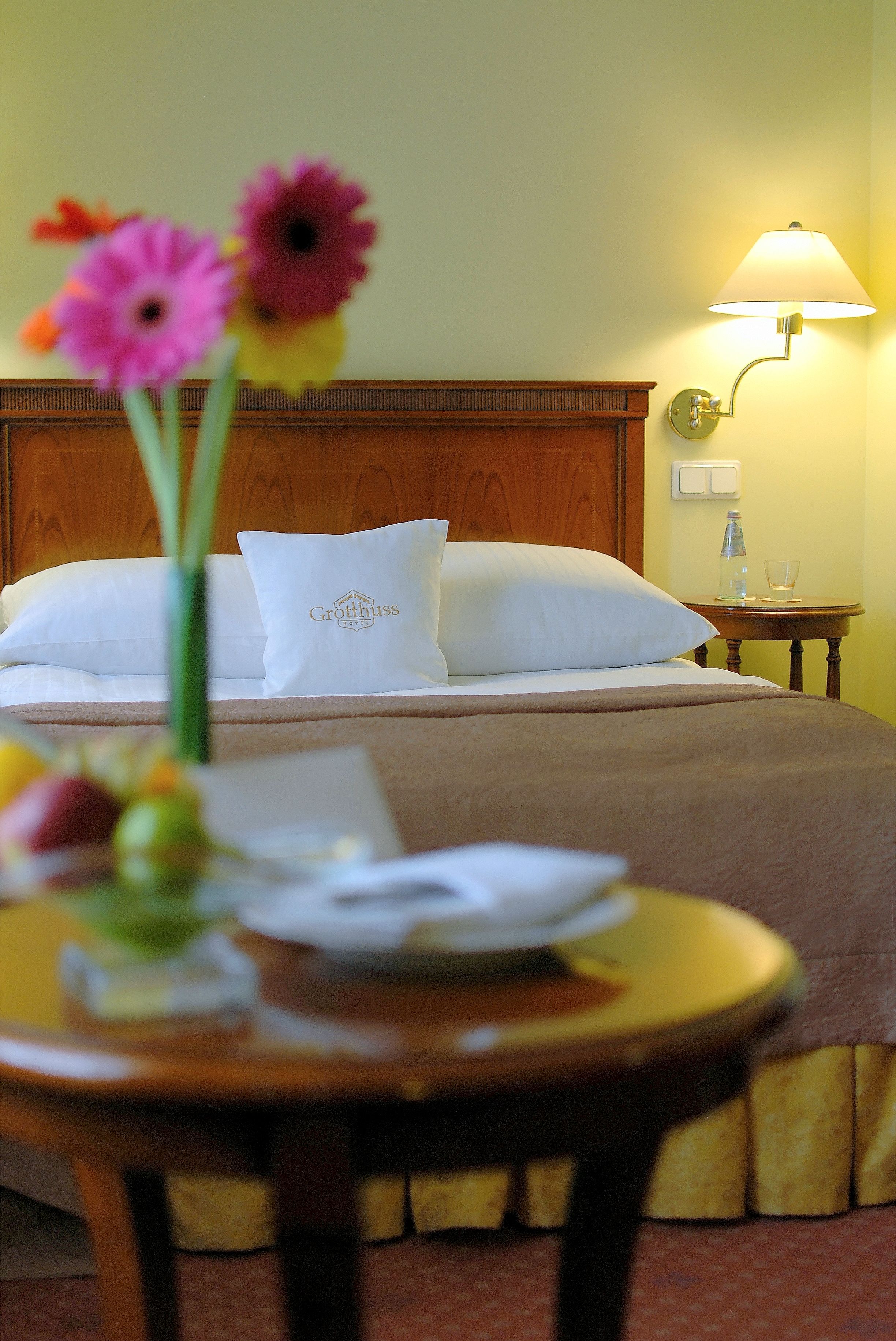 1 bedroom, egyptian cotton sheets, premium bedding, down duvets