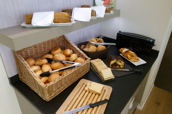 Daily buffet breakfast for a fee