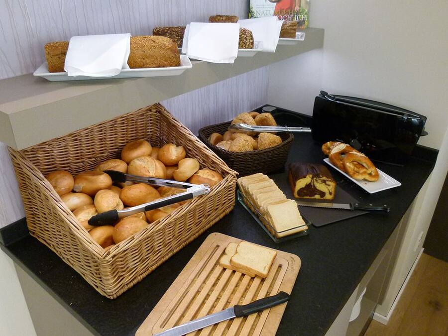 Tägliches Frühstücksbuffet (15.9 EUR pro Person)