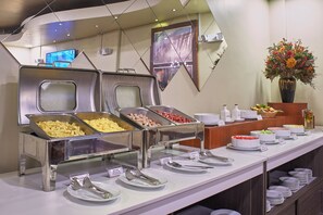 Breakfast, lunch and dinner served  - Xima Arequipa Crismar (Arequipa)