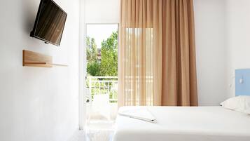 Deluxe Room | In-room safe, desk, iron/ironing board, free WiFi