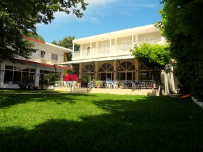 Front of property - Avra Beach Hotel (Lefkada)