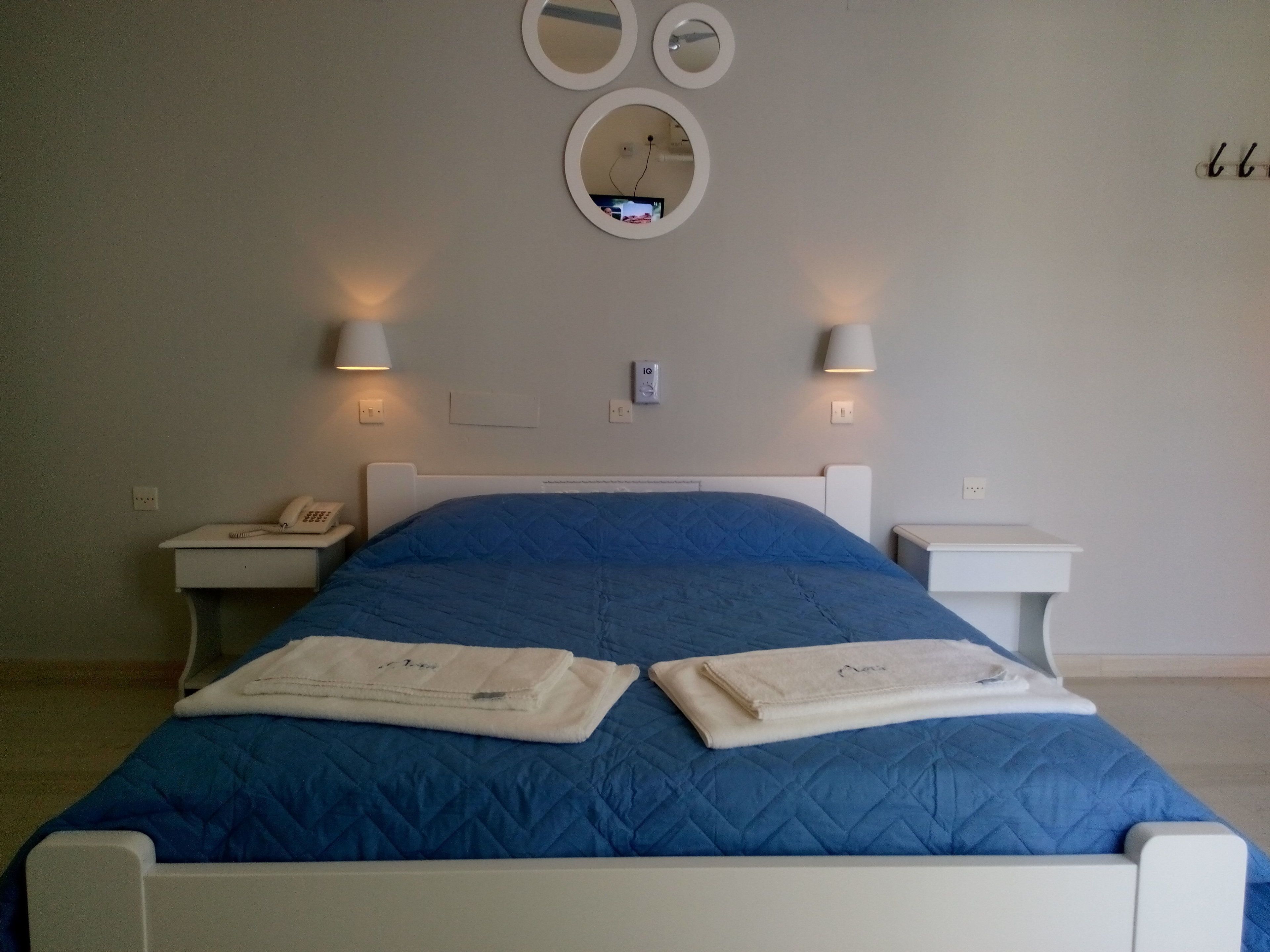 standard room, garden view | 1 bedroom, in-room safe, desk, iron/ironing board