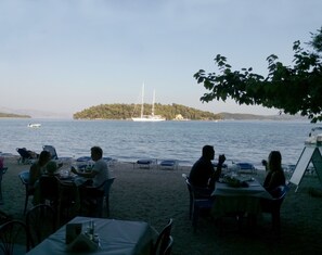 Lunch and dinner served  - Avra Beach Hotel (Lefkada)