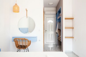 Deluxe Room | In-room safe, desk, iron/ironing board, free WiFi