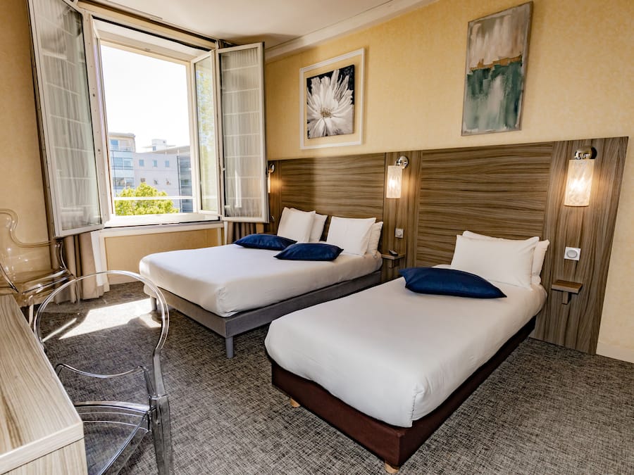 Tremannsrom – superior (Climatisée) | Skrivebord, lydisolert, strykejern/-brett og wi-fi (inkludert)