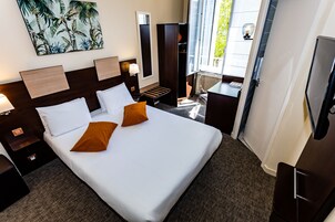 Chambre Double (Climatisée) | Desk, soundproofing, iron/ironing board, free WiFi