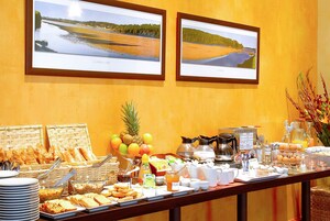 Desayuno buffet diario (EUR 12.9 por persona)