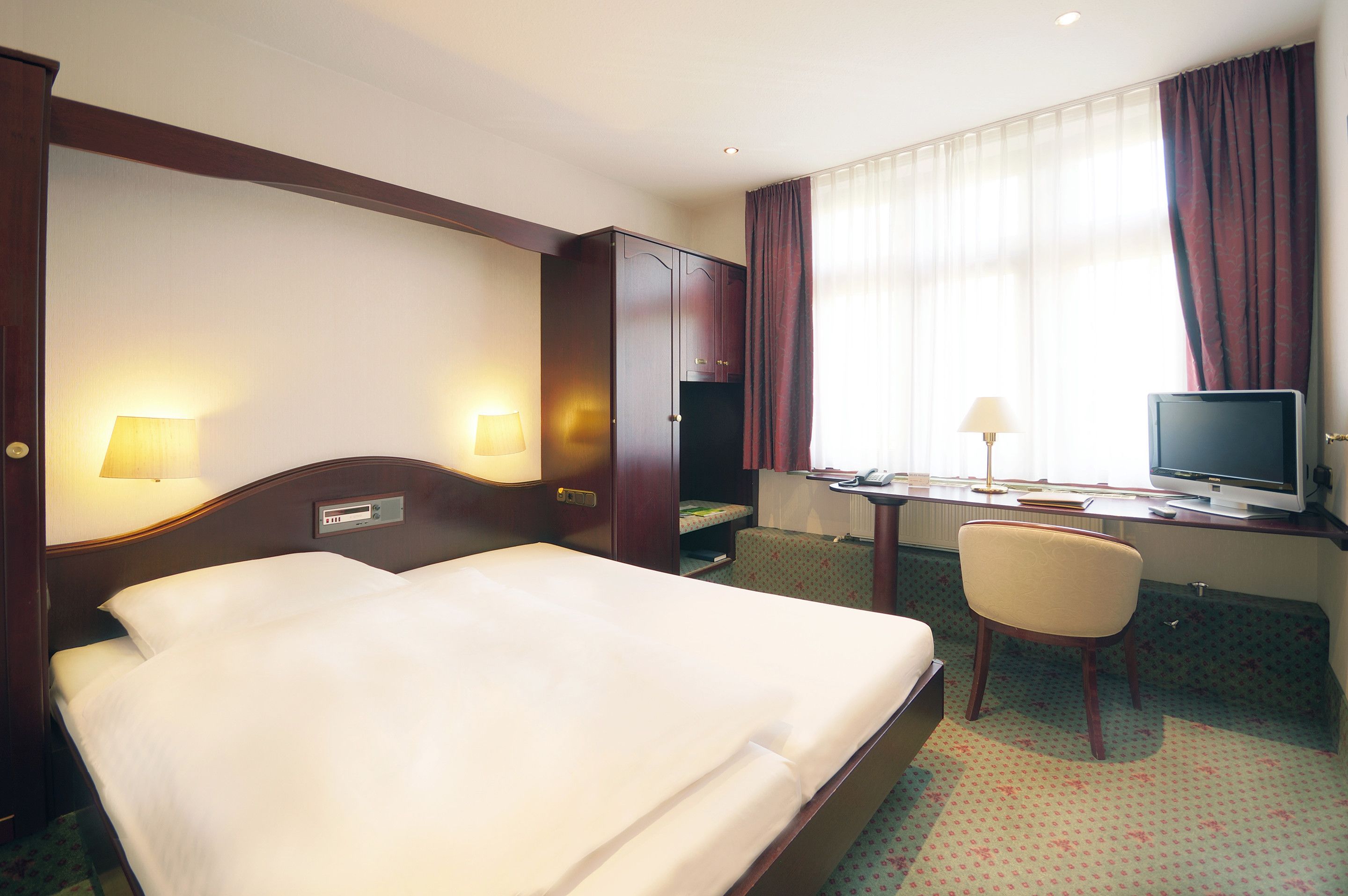 comfort single room | free minibar, desk, blackout curtains, iron/ironing board