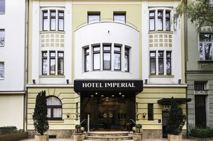 A building with a sign reading "HOTEL IMPERIAL" at the entrance.