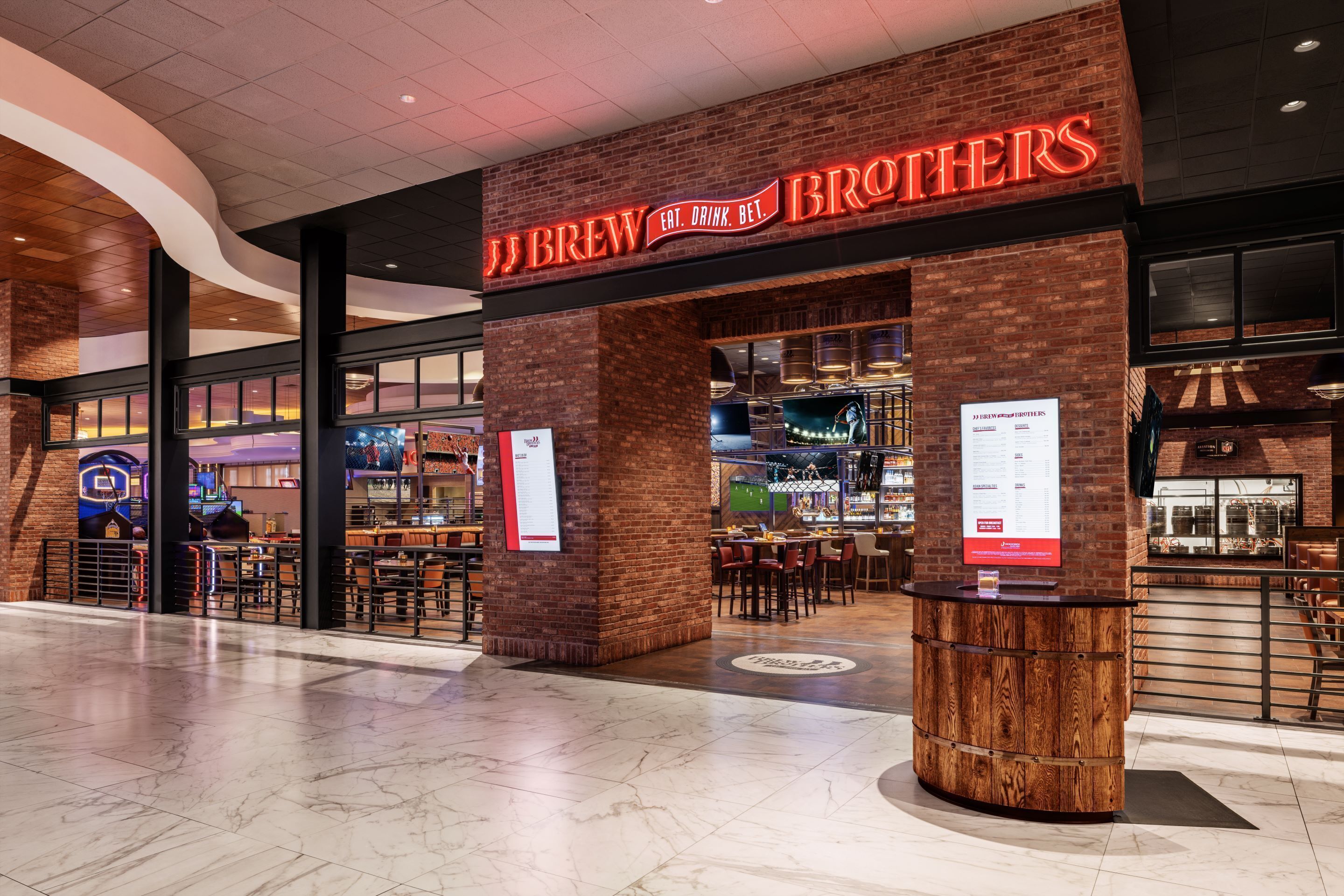 Ein modernes Interieur mit einem gut sichtbaren 'Brew Brothers' Schild, einer Bar und Sitzgelegenheiten.