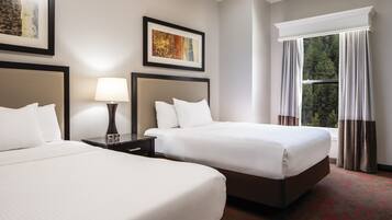 Phòng đôi Deluxe, 2 giường cỡ queen | Bộ đồ giường cao cấp, nệm có lớp đệm bông, két bảo mật tại phòng