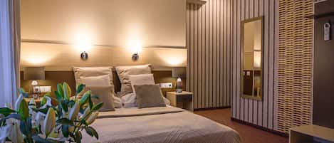 Hypo-allergenic bedding, desk, iron/ironing board, free WiFi
