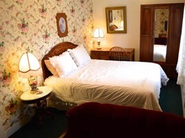Decoración personalizada, muebles diferentes y ropa de cama 