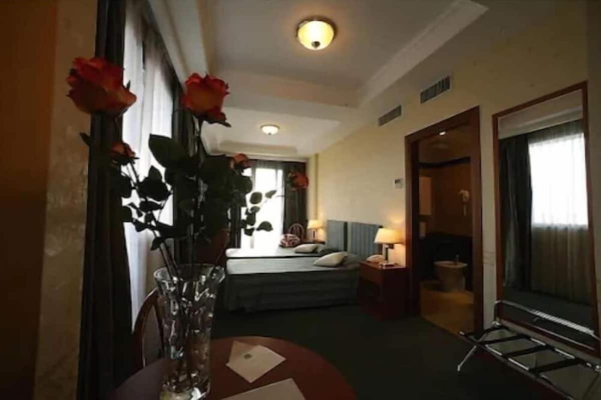 Minibar, in-room safe, free WiFi