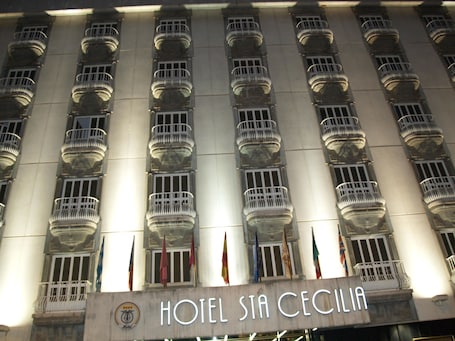 住宿正面 - 傍晚/夜晚