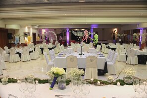 Serves breakfast, lunch, and dinner - Hotel Santa Cecilia (Ciudad Real)