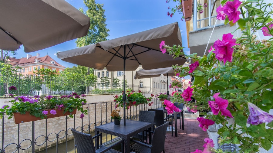Pytloun Kampa Garden Hotel Prague