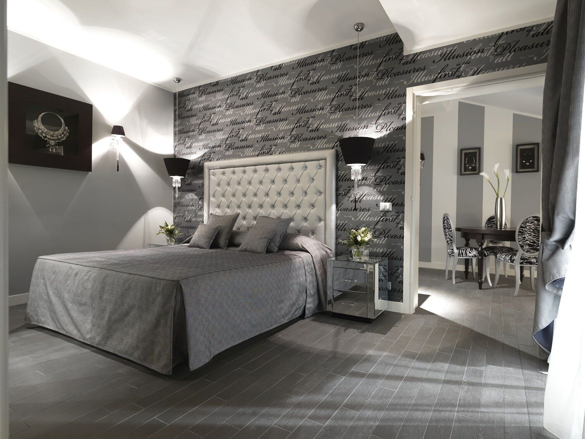 Daunenbettdecken, Minibar, Zimmersafe, individuell eingerichtet