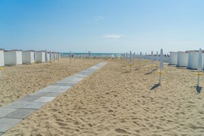 Playa privada en los alrededores, sillas reclinables de playa