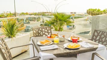 Bao gồm bữa sáng buffet hàng ngày