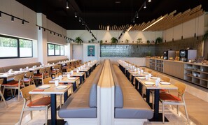 Tägliches Frühstücksbuffet gegen Gebühr
