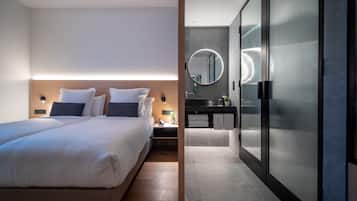 Chambre Premium avec lits jumeaux "accès spa" | Salle de bain | Articles de toilette écologiques, sèche-cheveux, serviettes fournies