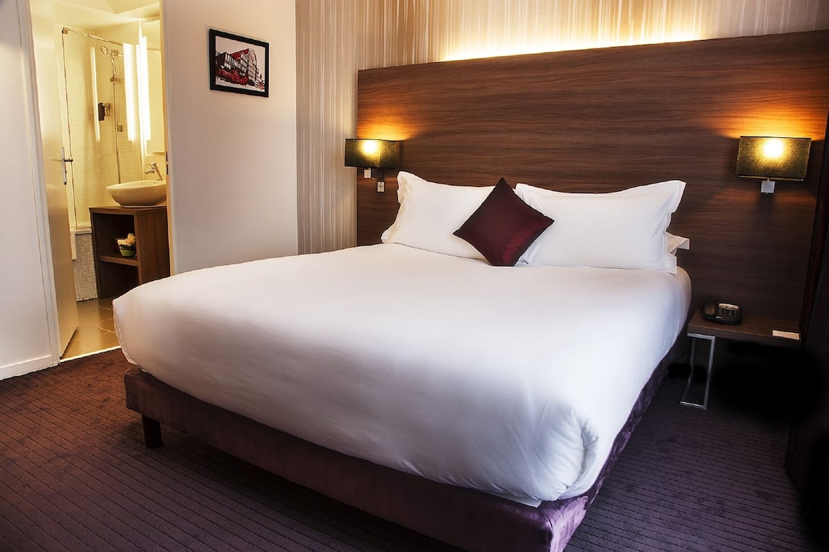 In-room safe, desk, laptop workspace, blackout drapes