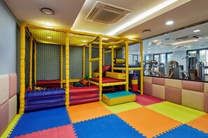 Área de juegos infantiles techada