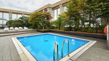 Seasonal outdoor pool