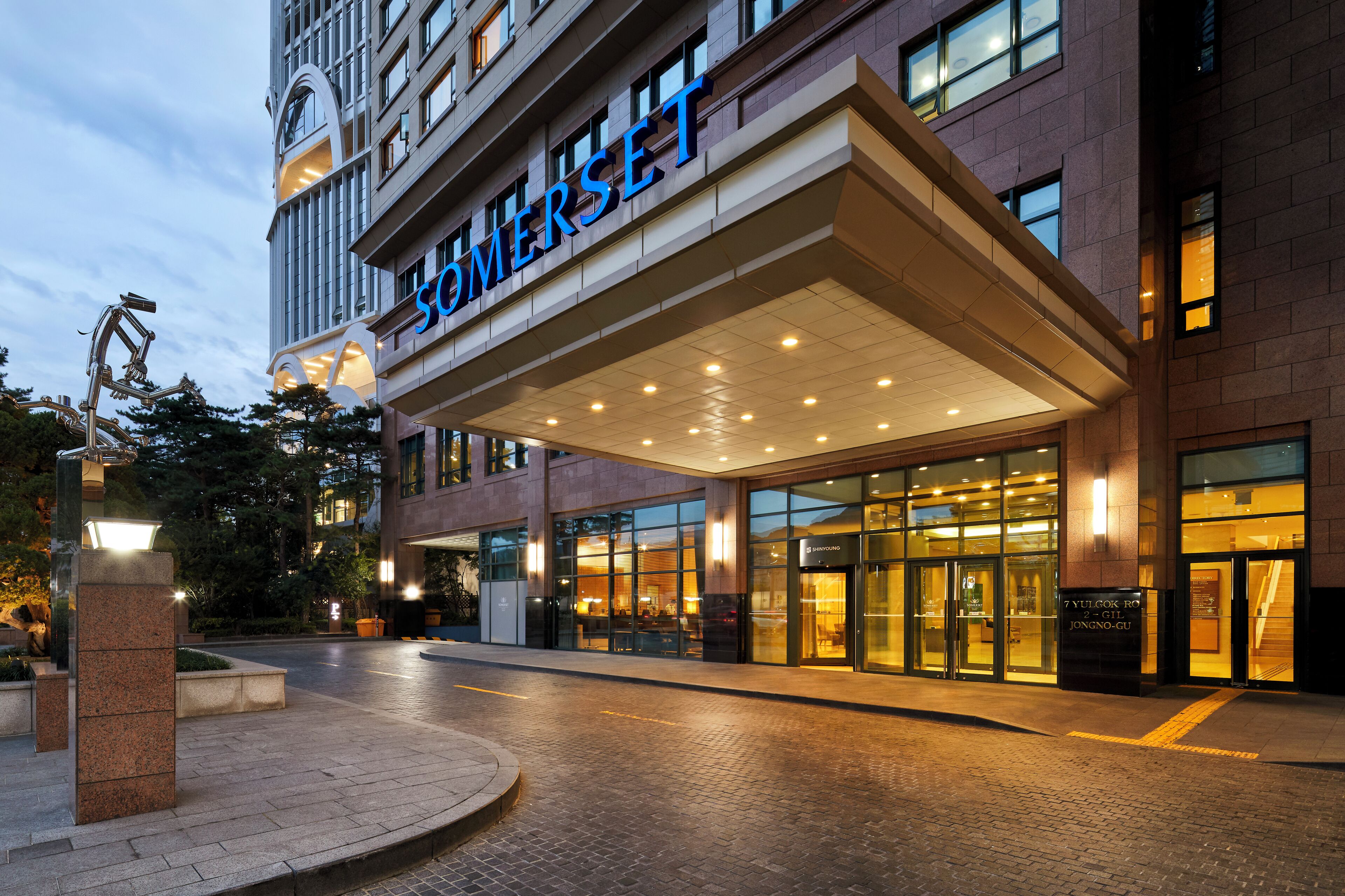 Vista frontal de la propiedad