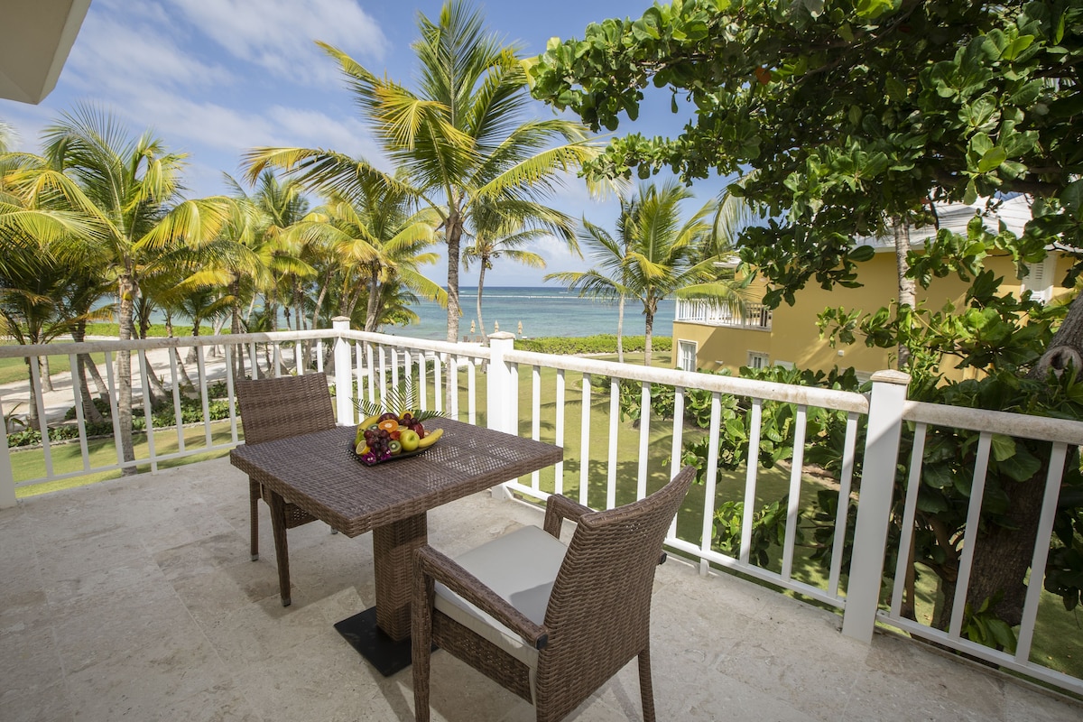 Beach Front Junior Suite | Balcony