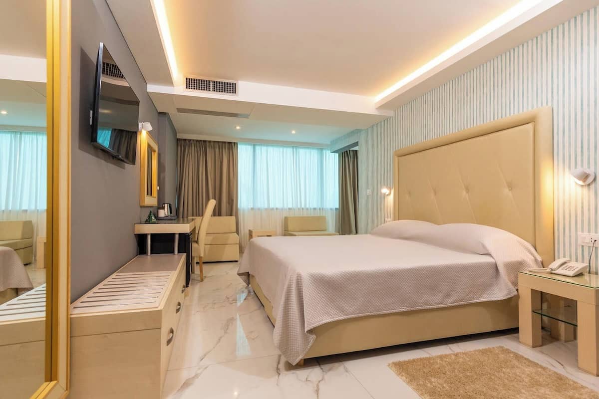 Biancheria da letto ipoallergenica, minibar, una cassaforte in camera