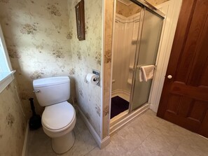 Traditional Twin Room, 2 Twin Beds | Bathroom | Designer toiletries, hair dryer, towels, soap - Cheney House B&B (Ashland)