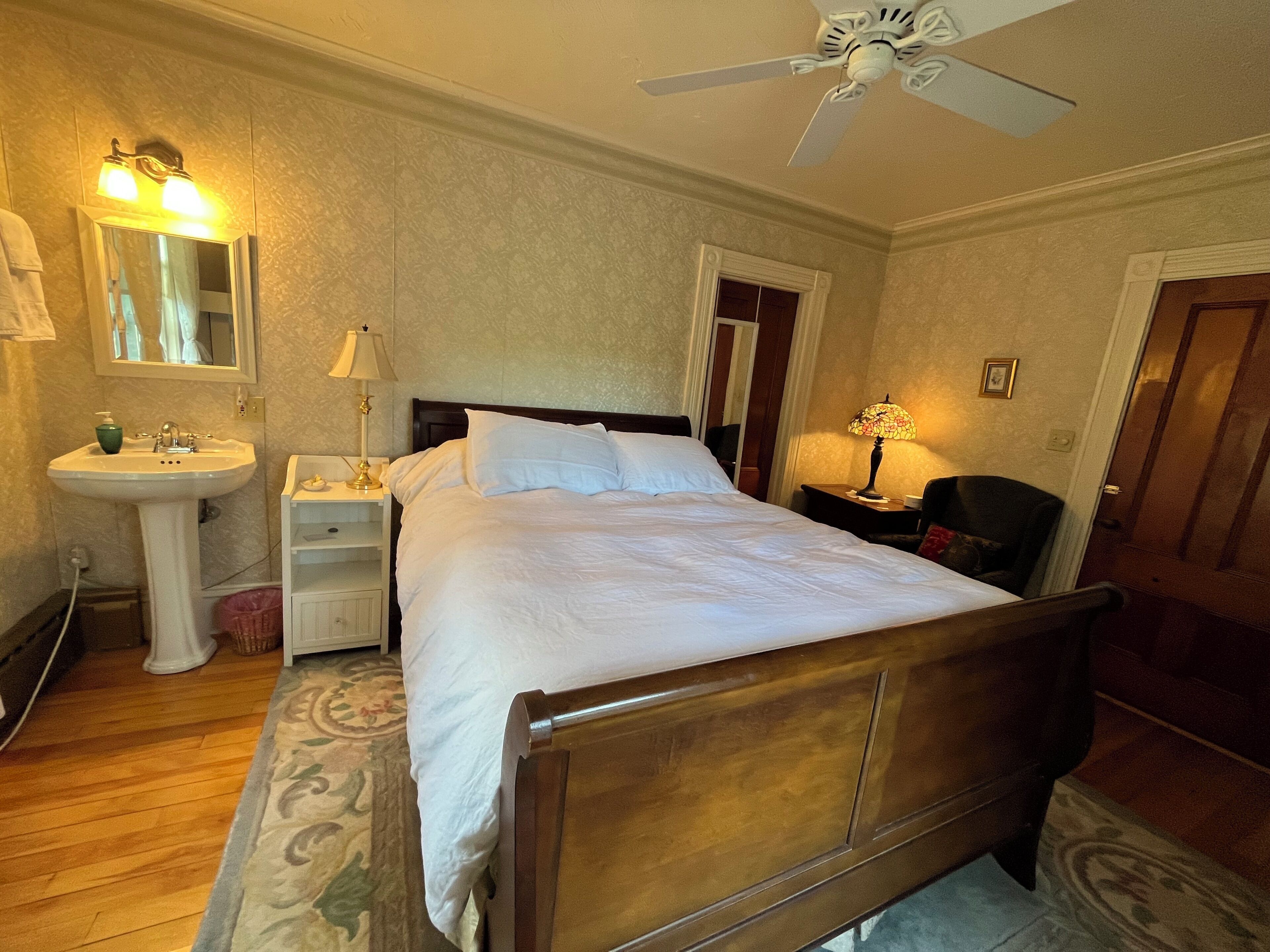 Single Room | Premium bedding, down comforters, Tempur-Pedic beds