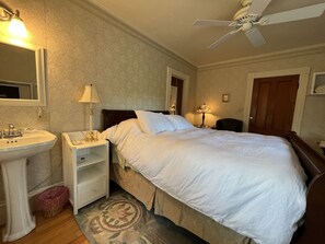 高級寝具、羽毛の掛け布団、テンピュール、客室ごとに異なる装飾