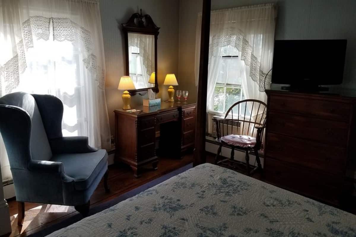Double Room, Non Smoking (Blue room) | Desk, laptop workspace, WiFi (free), bed sheets