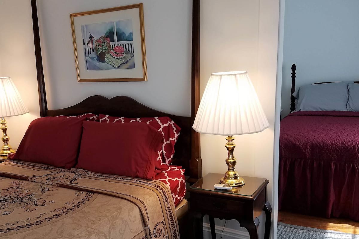 Include Seavey Suite | Desk, laptop workspace, WiFi (free), bed sheets