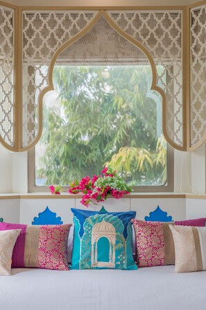 Mughal heritage room with 180 degree city view from Designer bed | Egyptian cotton sheets, premium bedding, memory-foam beds, minibar - Hotel Sarang Palace (Jaipur)