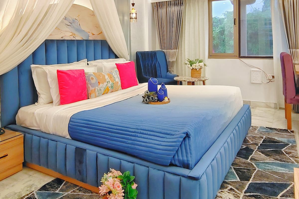 Egyptian cotton sheets, premium bedding, memory foam beds, minibar