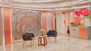 Lobby sitting area - Hotel Sarang Palace (Jaipur)