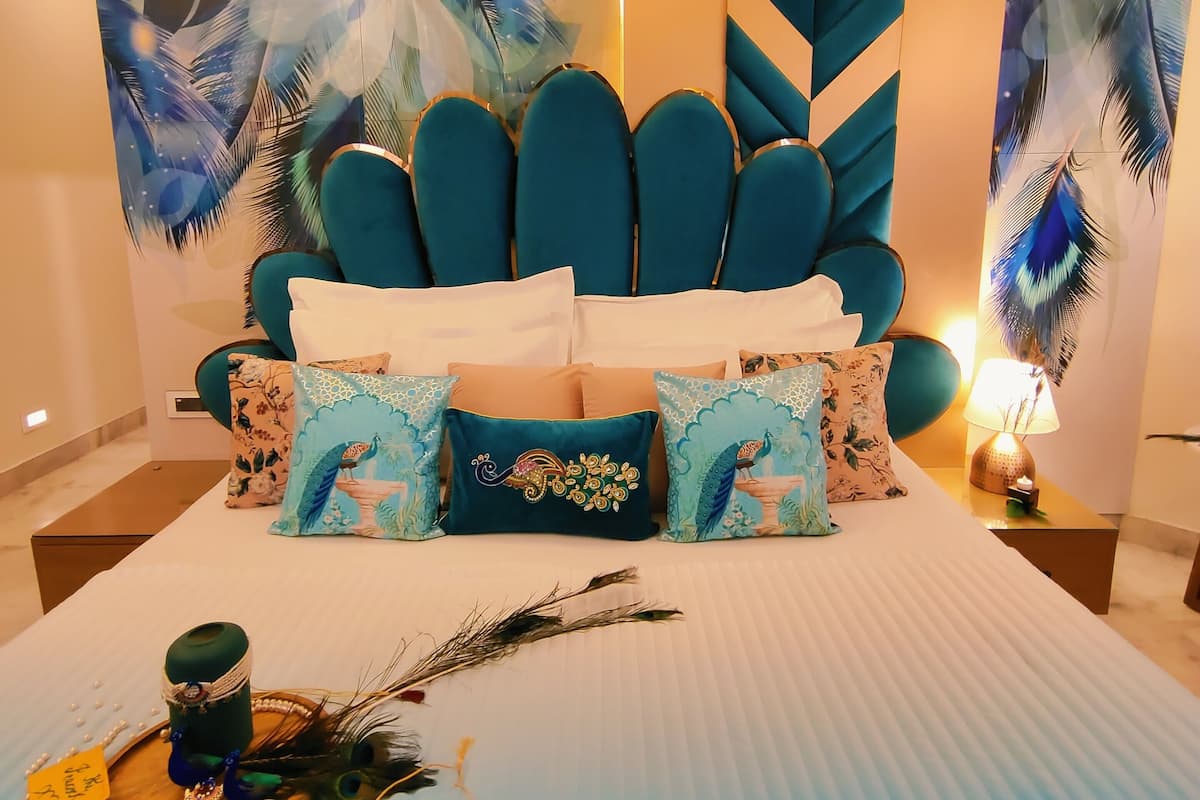 1 bedroom, Egyptian cotton sheets, premium bedding, memory-foam beds