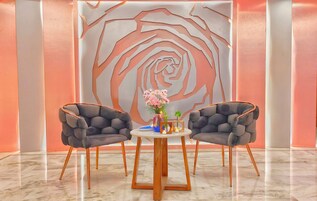 Área de estar no saguão