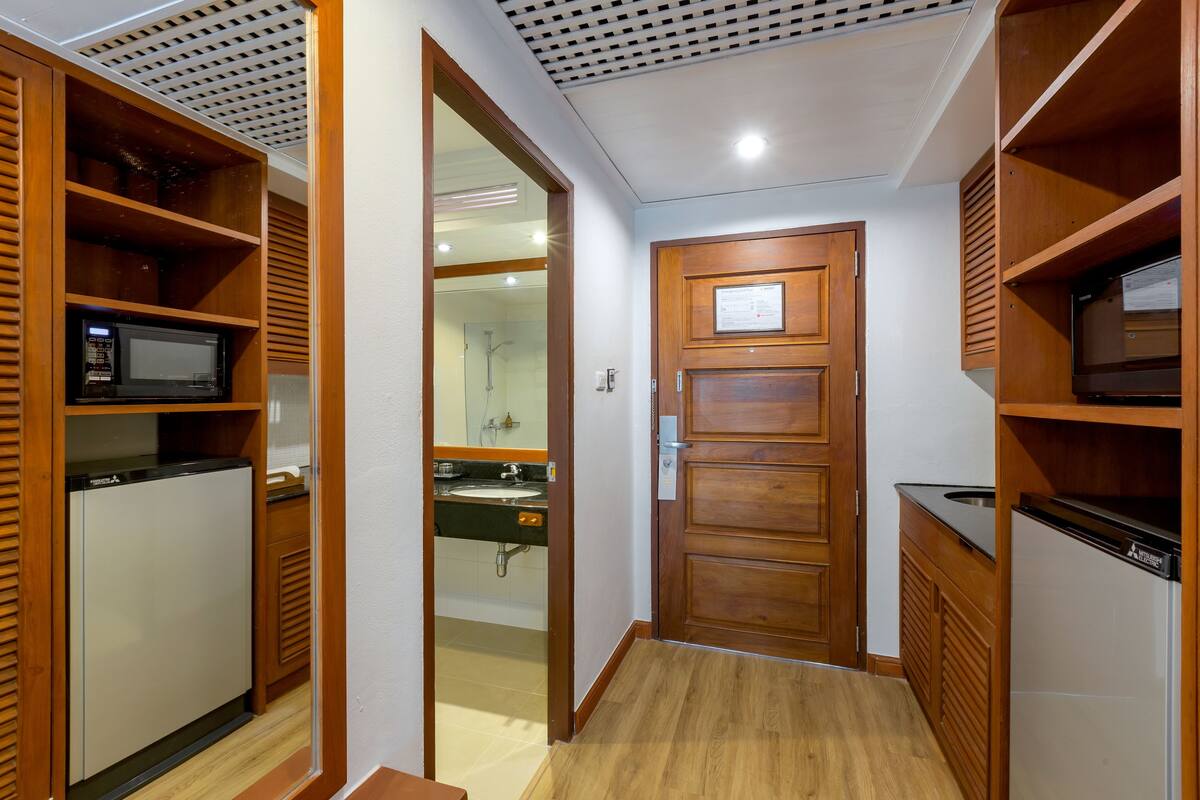 family suite | private kitchenette | fridge, microwave, coffee/tea maker, electric kettle